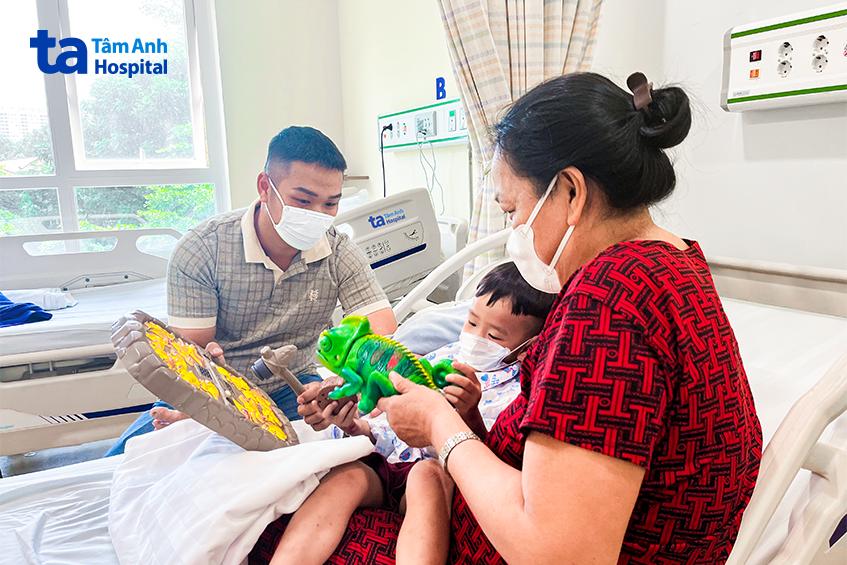 Bệnh nhi khỏe mạnh, sinh hoạt bình thường sau ba ngày mổ tim ít xâm lấn