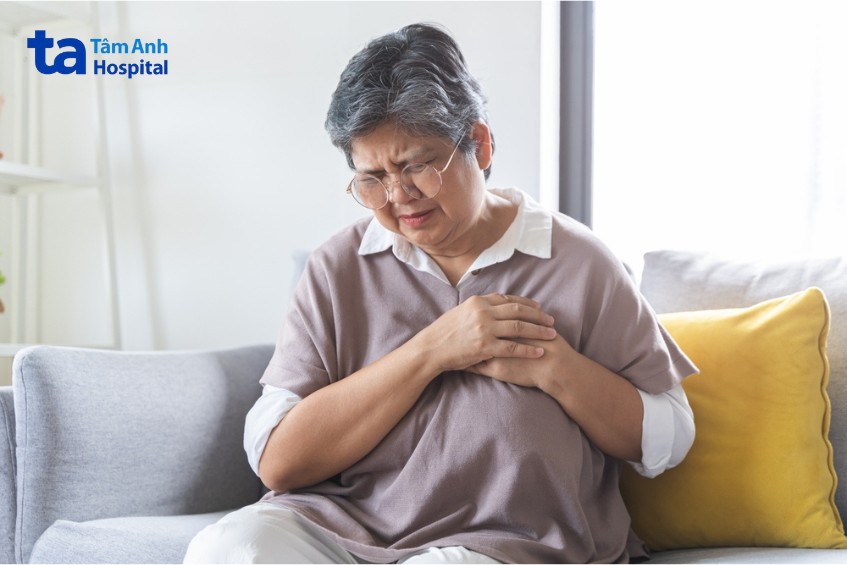 Biến chứng cấp tính nguy hiểm như rối loạn nhịp tim, suy tim