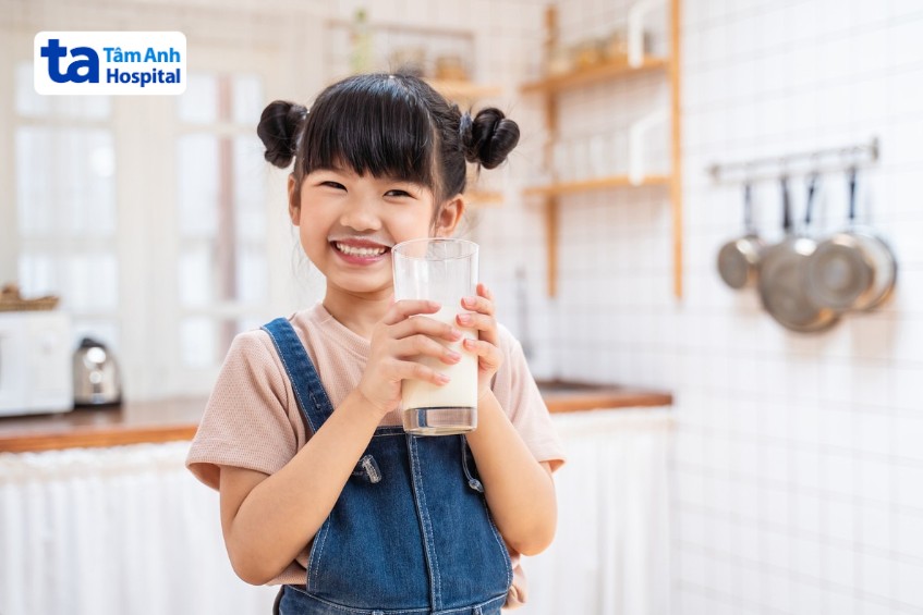 Bổ sung đầy đủ canxi và vitamin D cho trẻ