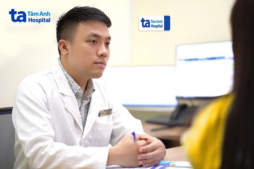 bs phạm văn dương khám và tư vấn tâm lý cho bệnh nhân