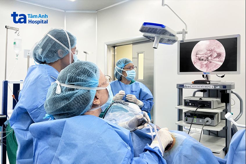 ca phẫu thuật thay bàn đạp