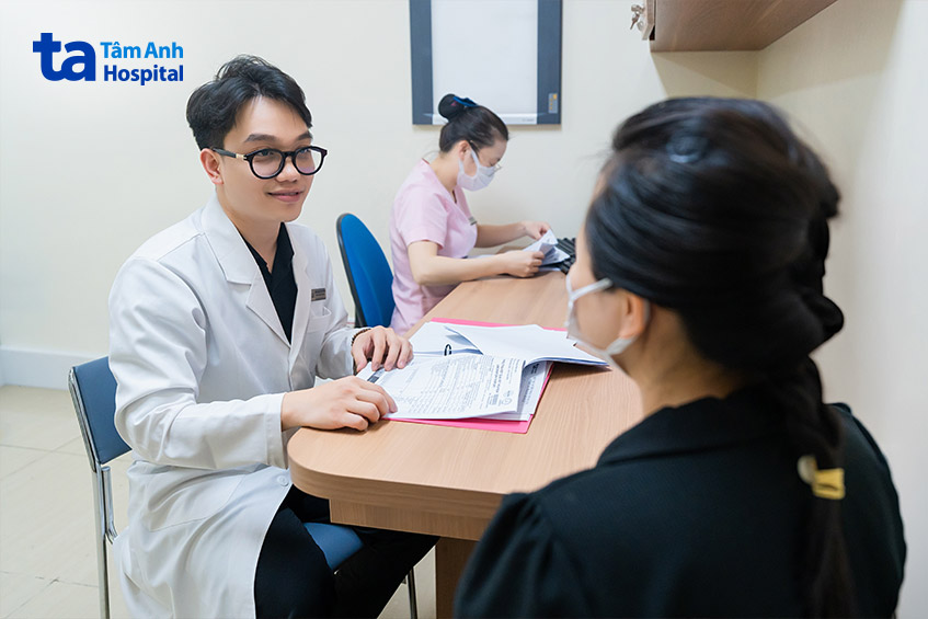 Các mẹ nên tham khảo ý kiến bác sĩ trước khi sử dụng yến sào