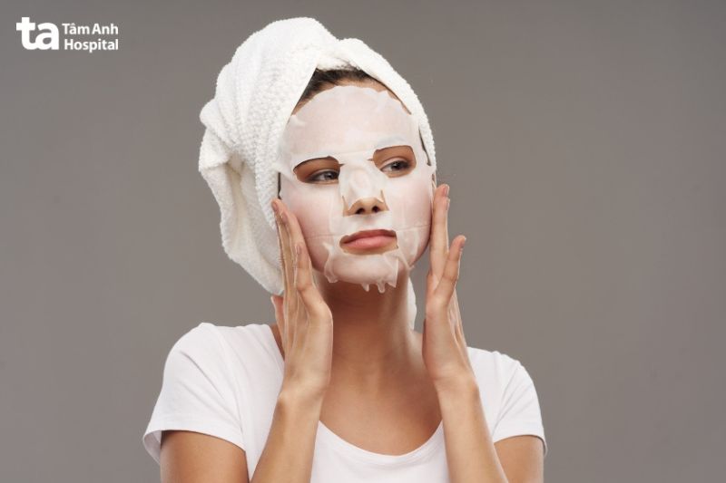 đắp mặt nạ chăm sóc da khô