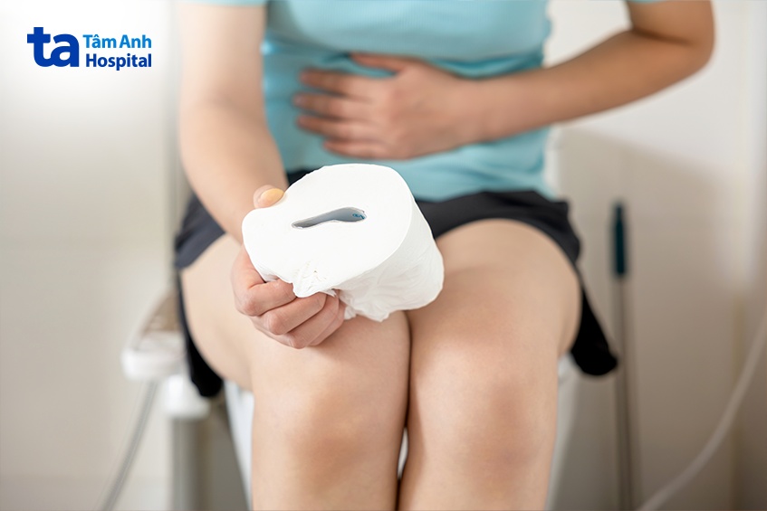 Chị em cần theo dõi kỹ triệu chứng và tính chất phân lỏng để bảo vệ sức khỏe mẹ và phôi