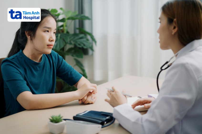 chia sẻ với bác sĩ về tình trạng sức khỏe