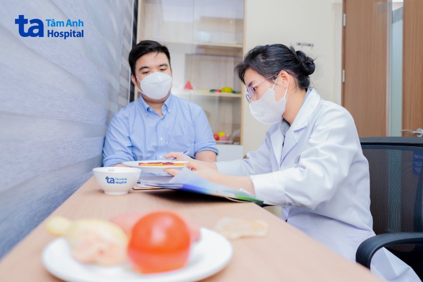 chuyên gia dinh dưỡng tâm anh tư vấn cho người bệnh