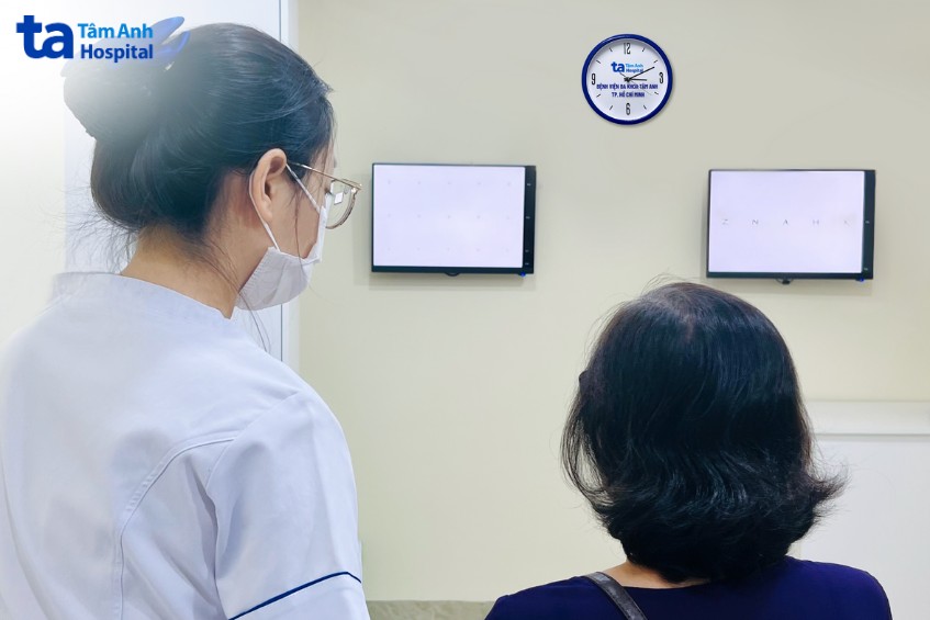 khám sáng lọc thị lực trước mổ