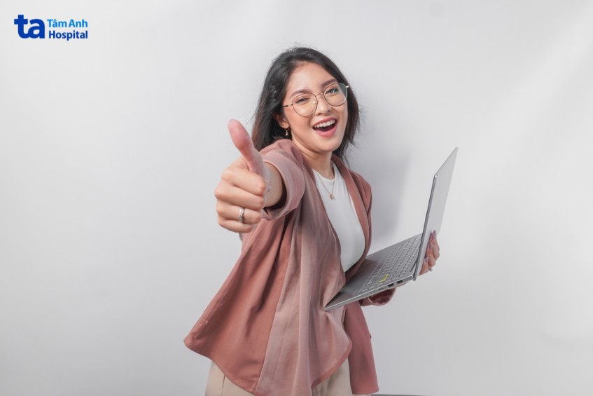 Viễn Thị Có Cần Đeo Kính Không? Khi Nào Cần, Loại Kính Và Lưu Ý Kính Mắt Cần Thiết Cho Người Bị Khúc Xạ