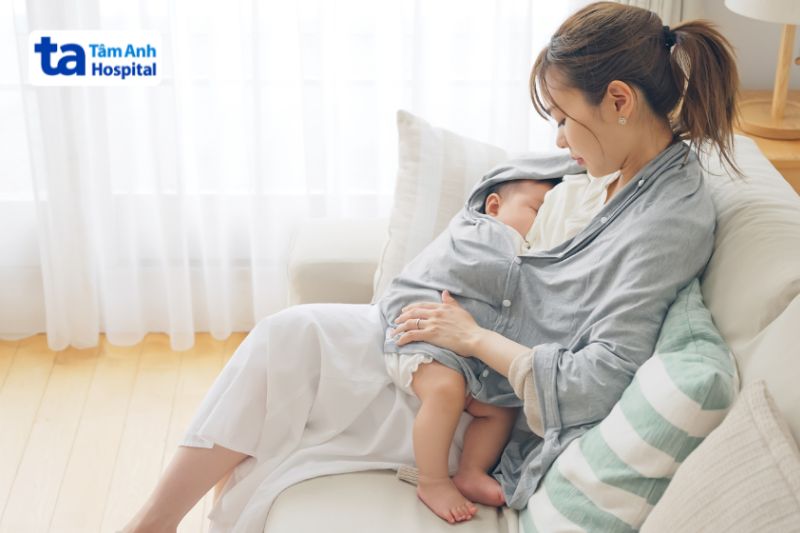 mẹ vẫn có thể cho con bú bình thương khi mắc bệnh