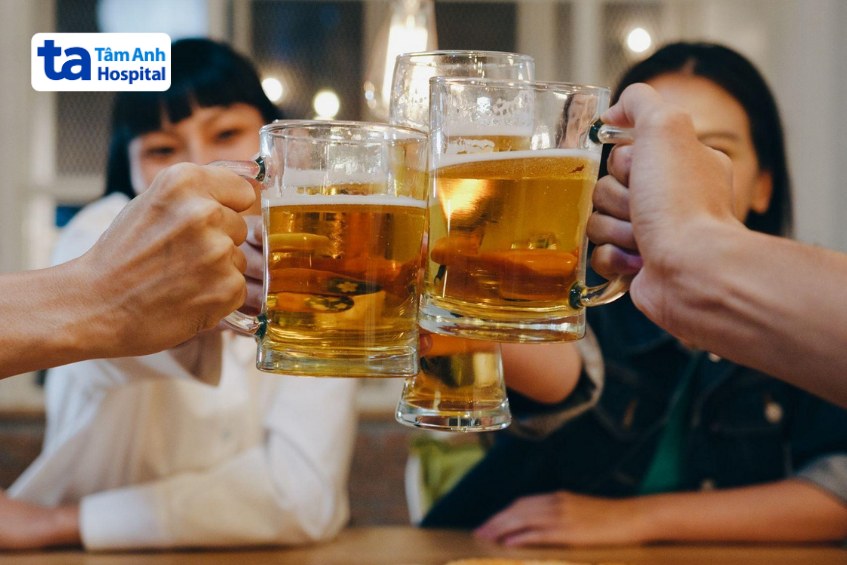 tránh uống rượu bia sau phẫu thuật
