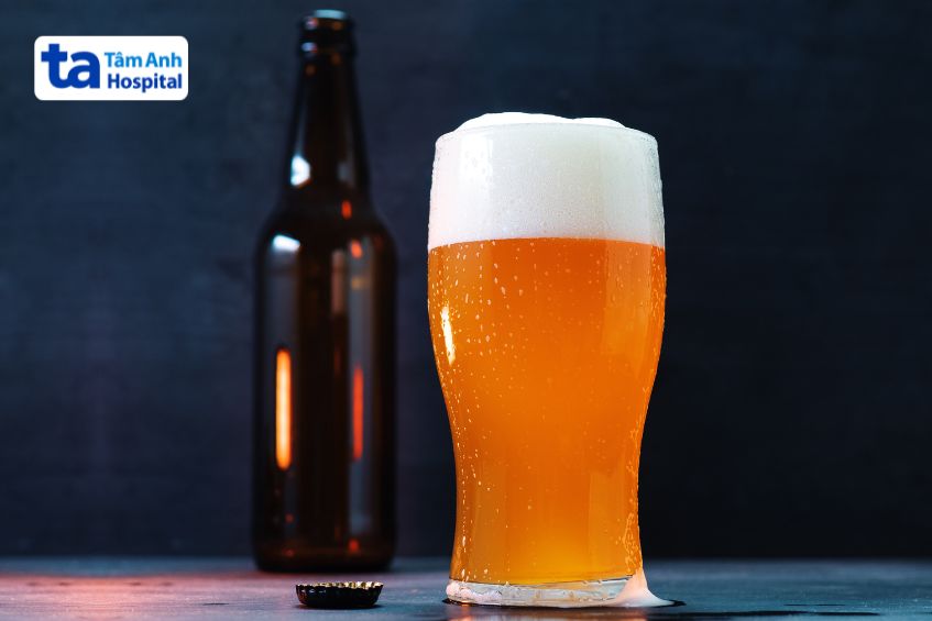 Uống rượu bia làm tăng nguy cơ đau xương khớp