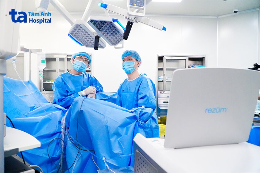 bác sĩ cương và bác sĩ đức hữu