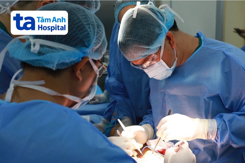 bác sĩ tâm anh phẫu thuật loại bỏ khối u