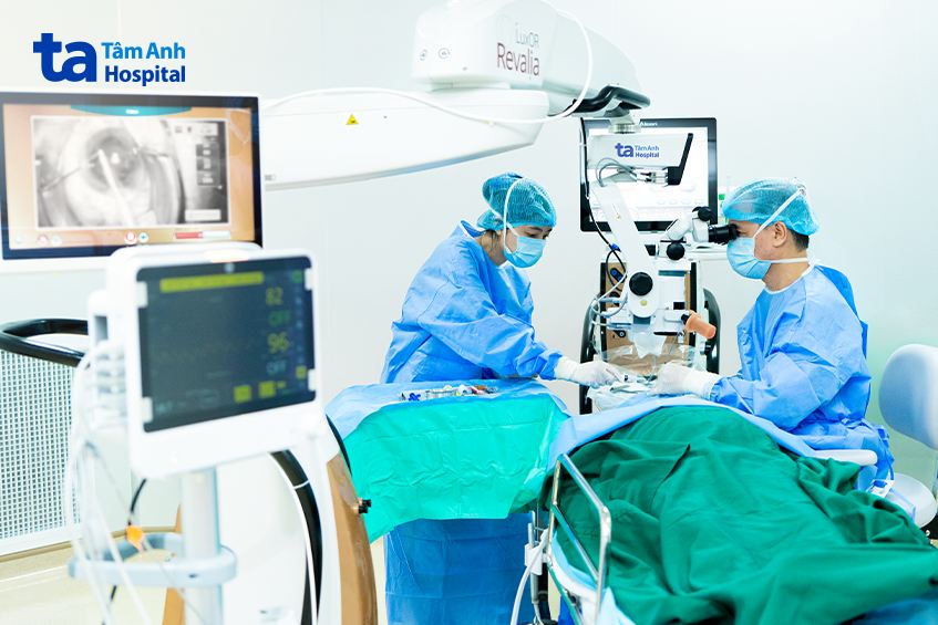 bác sĩ tâm anh thay thủy tinh thể nhân tạo cho bệnh nhân