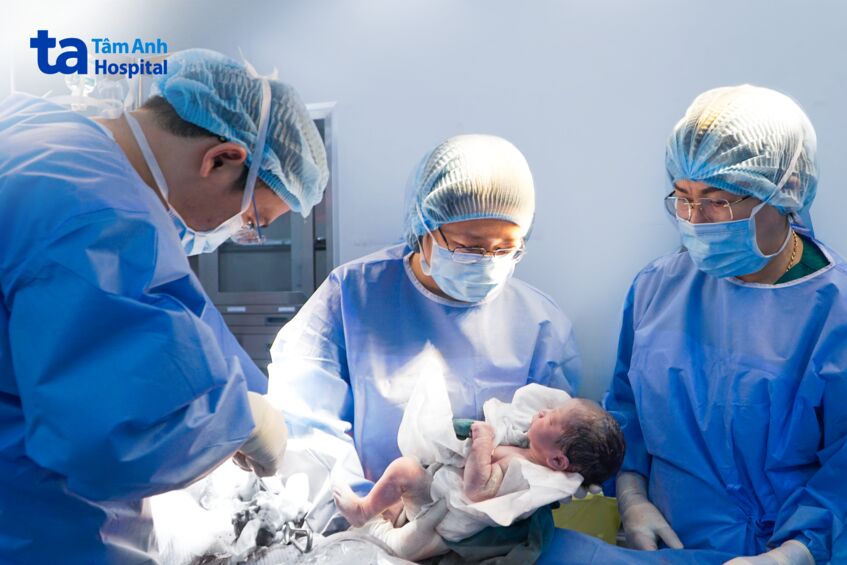 bác sĩ tâm anh thực hiện ca sinh