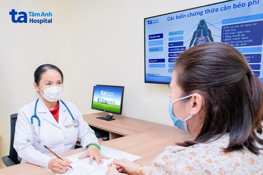 bác sĩ tâm anh tư vấn giảm cân cho khách