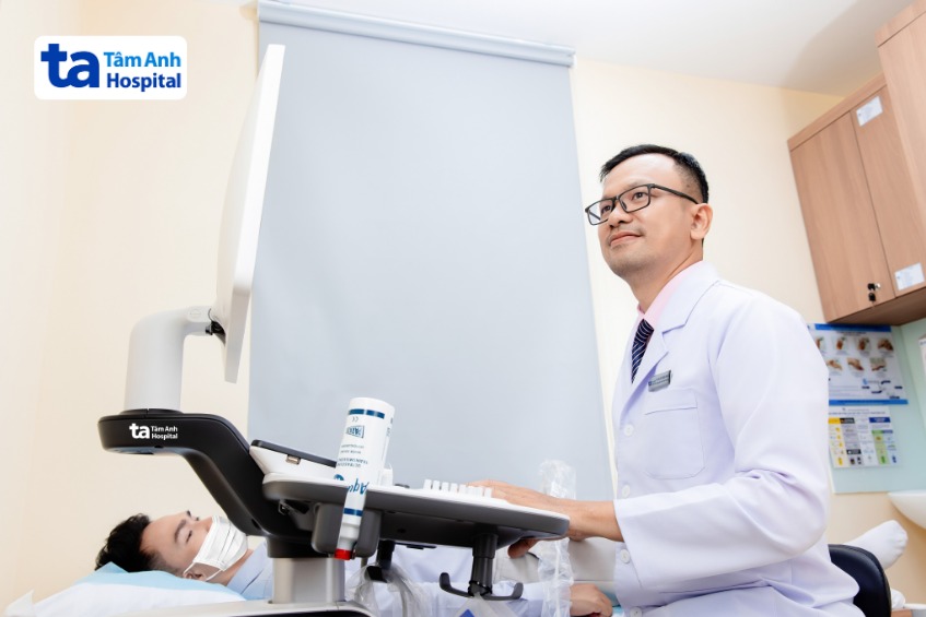 ThS.BS Lê Đăng Khoa siêu âm khám sức khỏe sinh sản cho nam giới