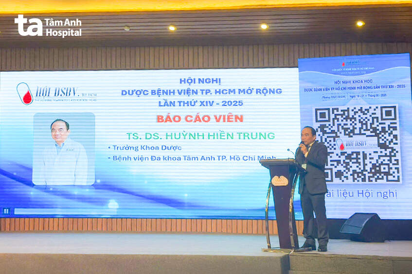 chia sẻ chuyên môn tại hội nghị