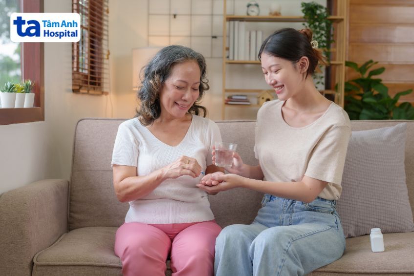 Người bệnh tuân thủ dùng thuốc để kiểm soát huyết áp hiệu quả