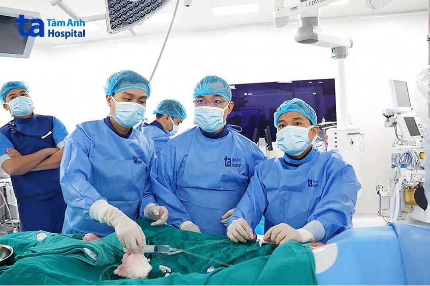 Ekip can thiệp bít lỗ bầu dục, ngăn đột quỵ tái phát