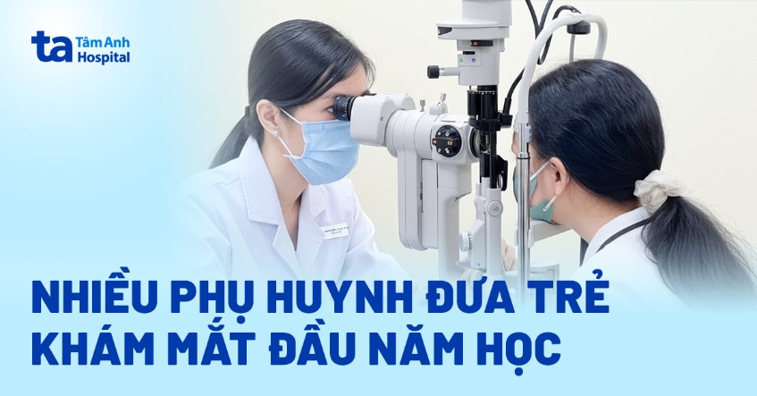 Nhiều phụ huynh đưa trẻ khám mắt đầu năm học