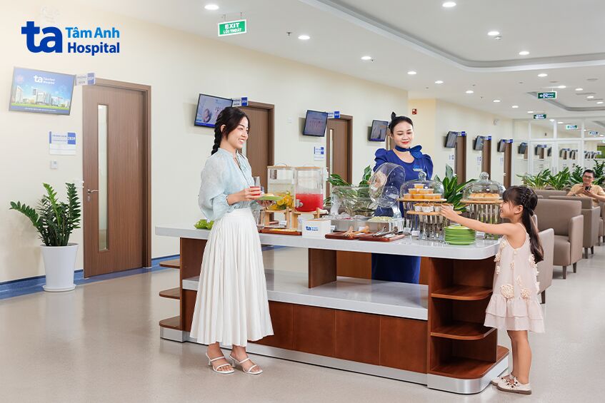 sảnh chờ nhiều cây xanh tự nhiên