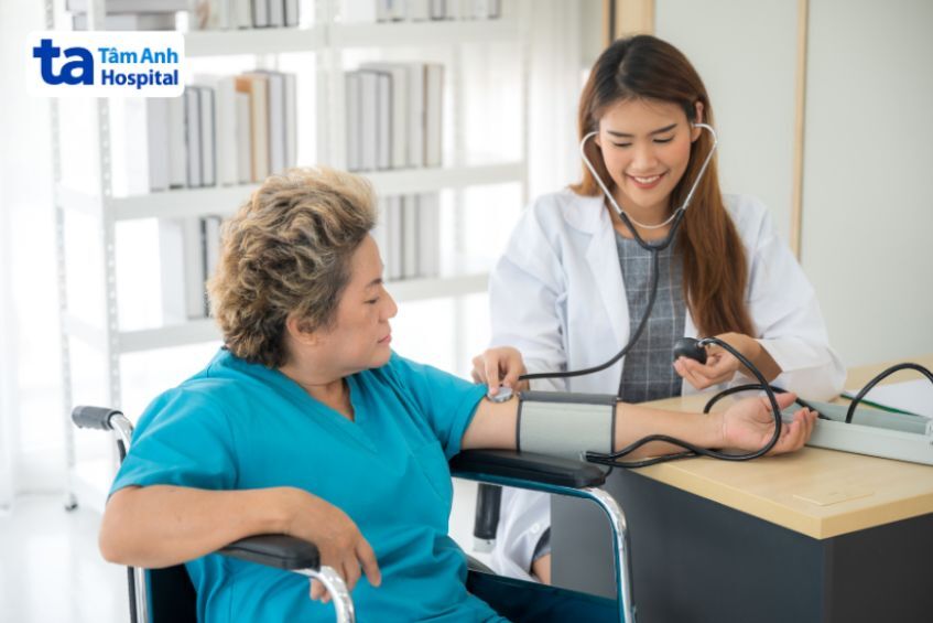 Thăm khám định kỳ phát hiện sớm tăng huyết áp, phòng ngừa suy tim