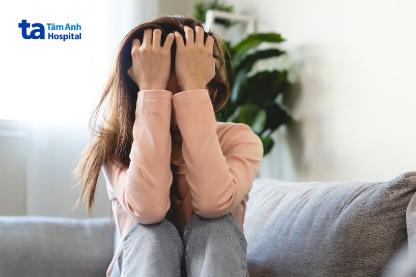 triệu chứng tâm thần kinh của bệnh thường gặp ở người lớn