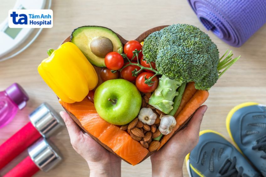 Ăn nhiều rau xanh, trái cây tươi tốt cho sức khỏe tim mạch
