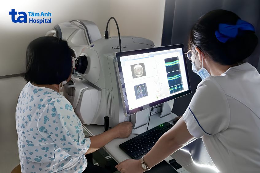 bà bích đánh giá võng mạc trước phẫu thuật