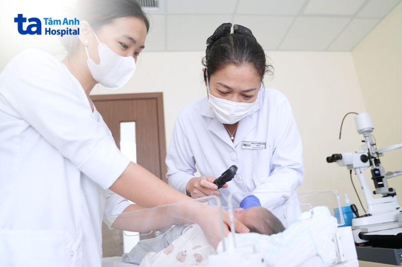 Khám Mắt Cho Bé Ở Đâu Hà Nội An Toàn Đạt Chuẩn Y Khoa? Trẻ Nhỏ Được Các Bác Sĩ Chăm Sóc Mắt