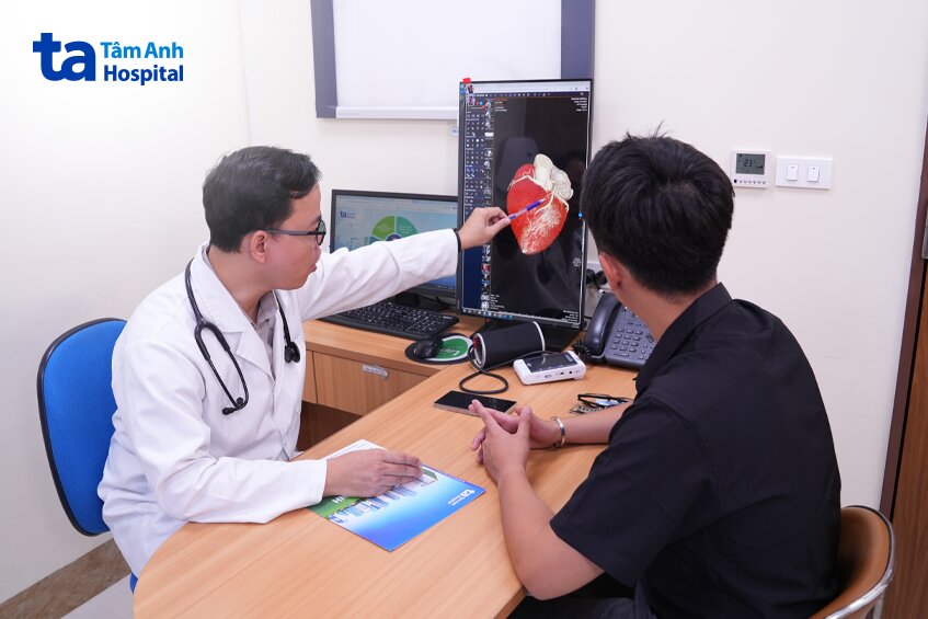 bác sĩ chẩn đoán bệnh