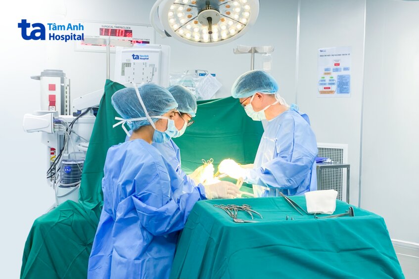 bác sĩ đã kịp thời phẫu thuật