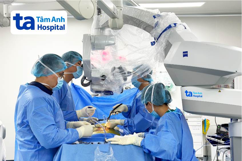 bác sĩ dũng phẫu thuật cho ông hiệu