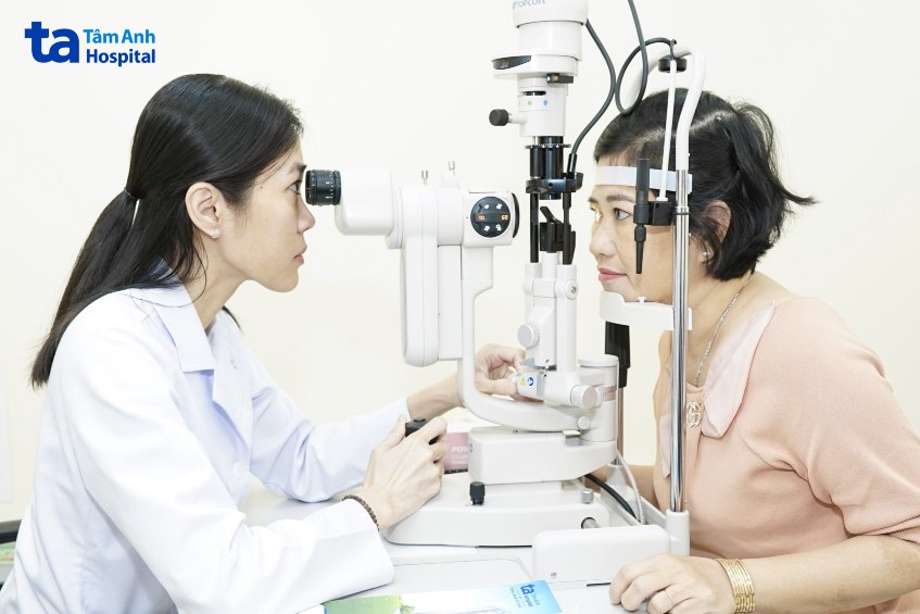 bác sĩ ngọc anh tái khám cho chị loan
