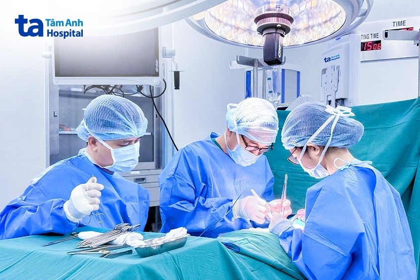 bác sĩ phẫu thuật ung thư tuyến giáp