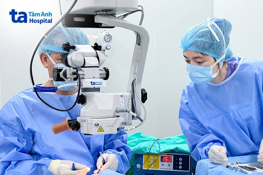bác sĩ tâm anh phẫu thuật cho bệnh nhân