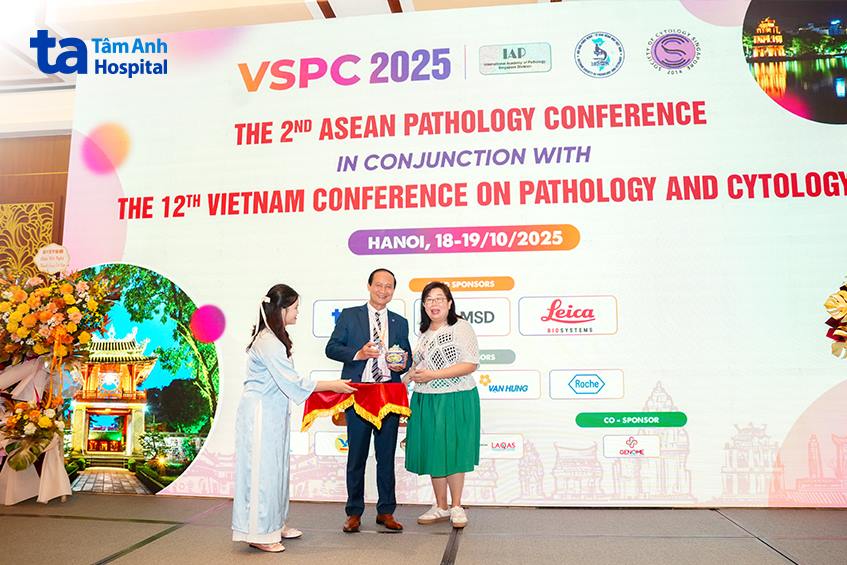 bác sĩ trịnh tuấn dũng và pgs yeo yen