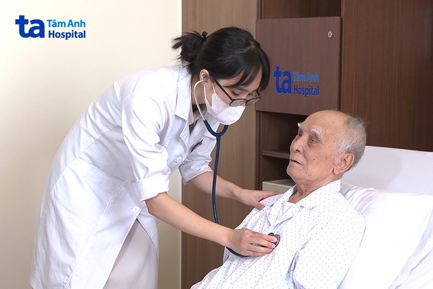 bệnh nhân bị nhiễm giun lươn