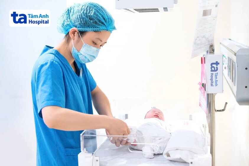 cần ở lại trung tâm tiêm chủng ít nhất 30 phút