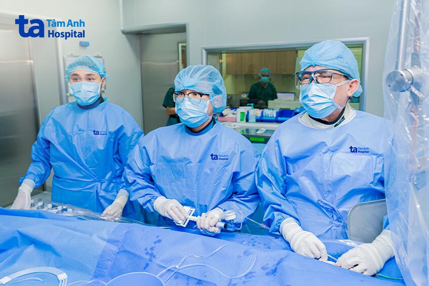 can thiệp đặt stent cho bệnh nhân