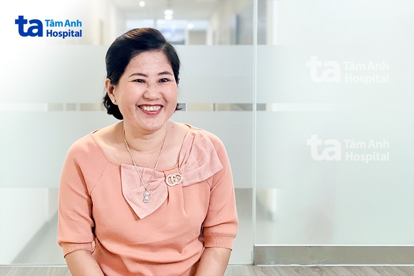 chị loan hạnh phúc sau khi mắt sáng