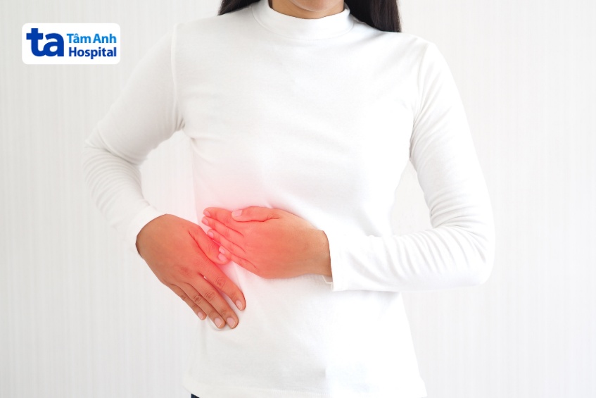 dấu hiệu đau vùng bụng phải