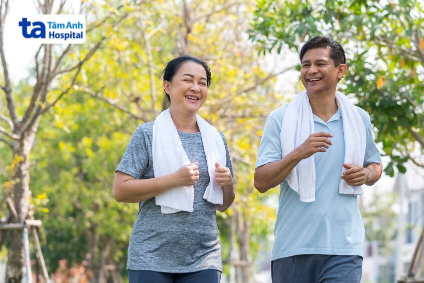 Đi bộ thư giãn giúp tránh căng thẳng, có ích cho bệnh nhân suy yếu chức năng tim