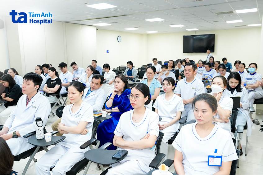 đông đảo nhân viên y tế đã đến tham dự hội thảo