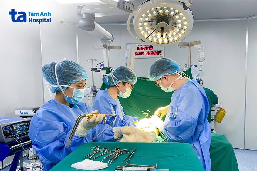 ekip bác sĩ ngoại vú