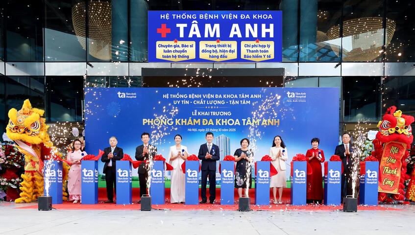 hình ảnh cắt băng khánh thành tâm anh cầu giấy