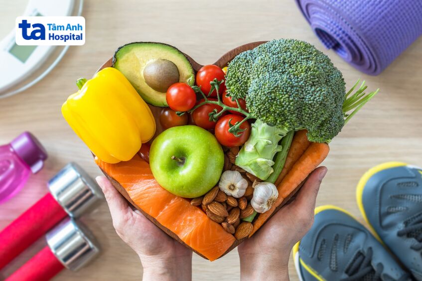 Kiểm soát lượng muối, tăng cường rau xanh và trái cây tốt cho sức khỏe tim mạch