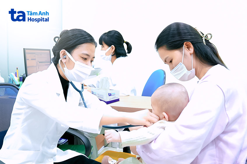 khám sàng lọc cho trẻ trước tiêm chủng