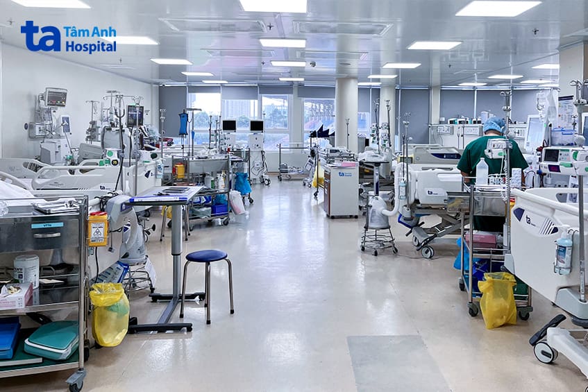 Khu hồi sức cấp cứu trang bị đầy đủ thiết bị điều trị bệnh nhân viêm tụy cấp
